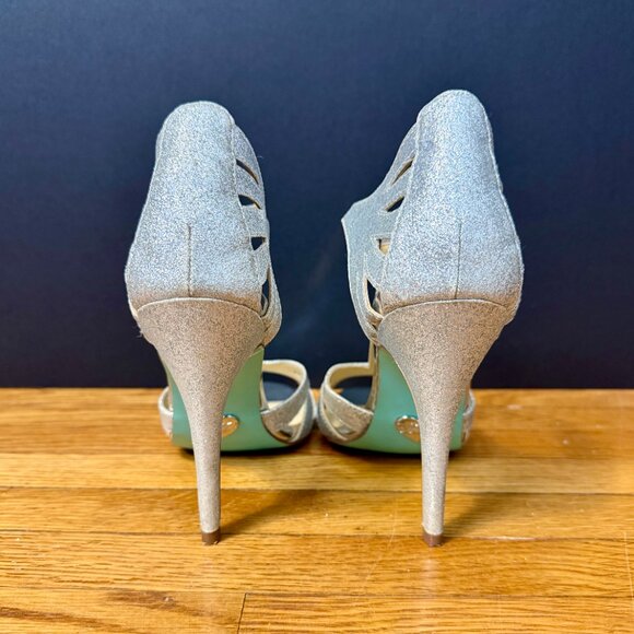 Blue by Betsey Johnson Silver T-Strap Stiletto Heel Evening Shoes, Sz. 6 - Picture 5 of 9